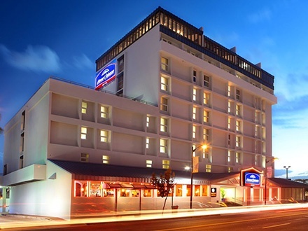 $199 por Estadía de 3 días y 2 noches para 2 adultos y 2 niños en CUALQUIER DÍA DE LA SEMANA en AGOSTO Y SEPTIEMBRE de 2014 + Desayuno continental + 2 Tragos de bienvenida + 15% de Descuento en SALT Gastrobar + 15% de Descuento en FACCIO Pizza + Tarifa especial de estacionamiento