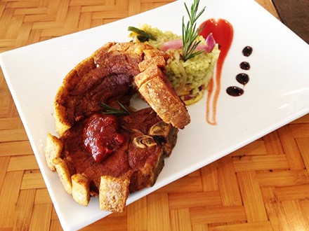 $39 por 2 Platos principales, a escoger entre: Chillo frito en salsa de chorizo, 1/2 Pollo en salsa de parcha y jengibre o Chuleta Can-Can en salsa de guayaba y ají dulce + 1 Complemento de risotto de la casa y vegetales, por plato + 1 “Sampler Boricua” + 1 Postre Tres Leches para compartir