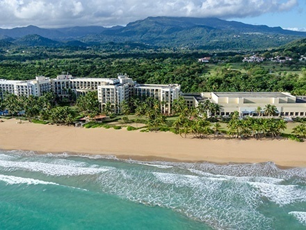 $369 por Estadía de 3 días y 2 noches CUALQUIER DÍA DE LA SEMANA para 2 personas en una habitación RESORT VIEW con 1 CAMA KING o $399 por 4 personas en una habitación RESORT VIEW con 2 CAMAS QUEEN, ambas opciones incluyen: $50 de Crédito para cena para 2 personas ($25 por noche) + 25% de Descuento en golf y servicios del spa + Crédito de $100 para jugar tenis