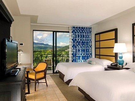 $369 por Estadía de 3 días y 2 noches CUALQUIER DÍA DE LA SEMANA para 2 personas en una habitación RESORT VIEW con 1 CAMA KING o $399 por 4 personas en una habitación RESORT VIEW con 2 CAMAS QUEEN, ambas opciones incluyen: $50 de Crédito para cena para 2 personas ($25 por noche) + 25% de Descuento en golf y servicios del spa + Crédito de $100 para jugar tenis