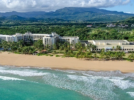 $369 por Estadía de 3 días y 2 noches en FINES DE SEMANA en MARZO y ABRIL de 2015 para 2 personas en una habitación RESORT VIEW con 1 CAMA KING o $399 para 4 personas en una habitación RESORT VIEW con 2 CAMAS QUEEN; Ambas opciones incluyen: $50 de Crédito para cena para 2 personas ($25 por noche) + 25% de Descuento en golf y servicios del spa + Crédito de $100 para jugar tenis